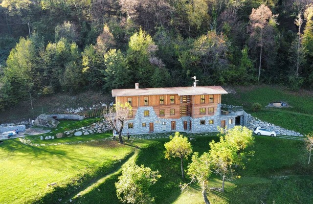 Luxury Chalet Apartment 'Baita Treeb Tramontana' with Lake View, Private Terrace and Wi-Fi