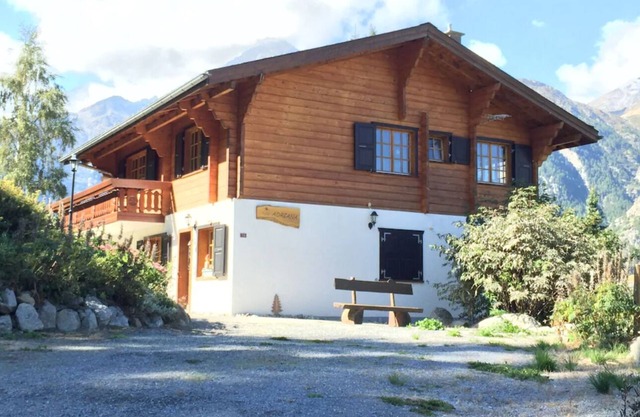 Luxury chalet (approx. 170 sqm) in a dreamlike mountain setting - Valais (Grächen/near Zermatt)