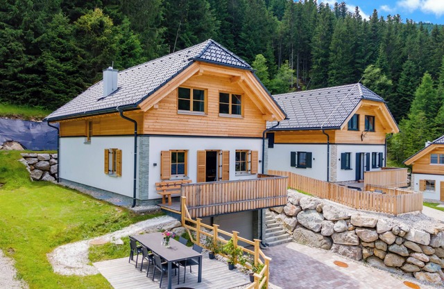 Luxury chalet with garage and sauna