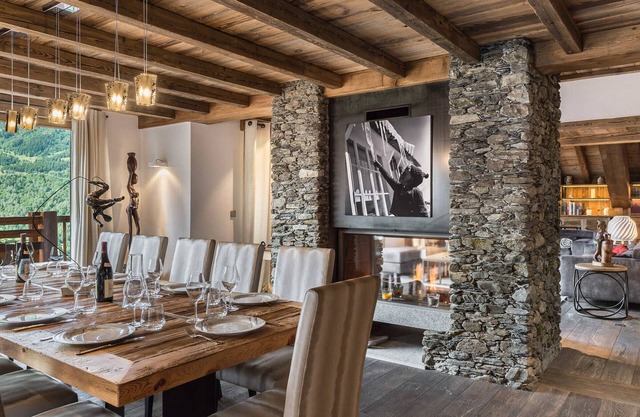 Luxury Chalet with Pool, Hammam & Ski Access at Méribel Village