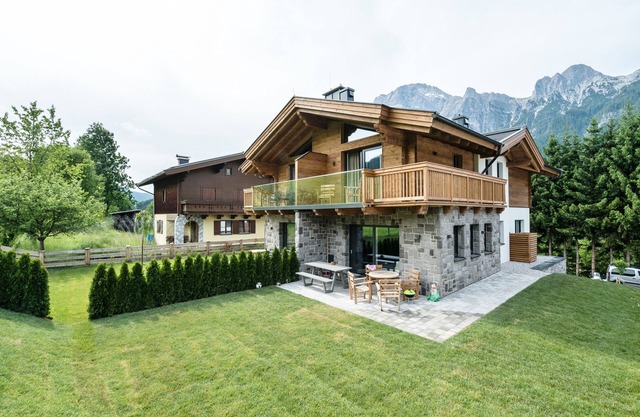 Luxury chalet with wellness near large ski area