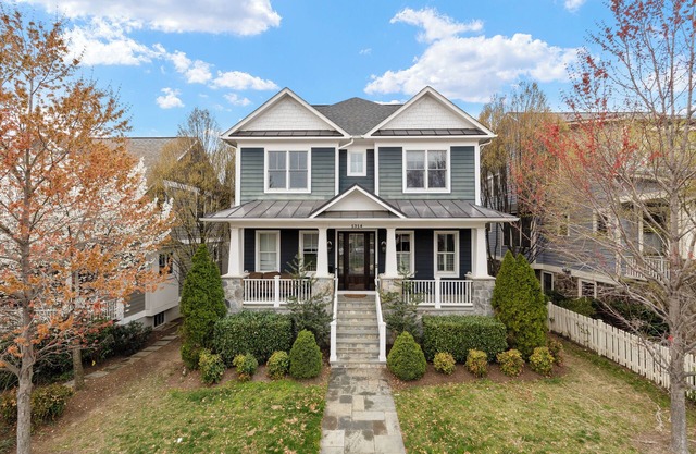 Luxury Clarendon House - w/8 Bedrooms, 6 Bathrooms - 21 guests
