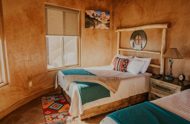 Luxury Cliff Dwelling Perfect For Families W/2 QB