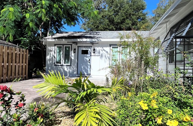 Luxury Coastal Escape Minutes from Anna Maria Island Beaches!