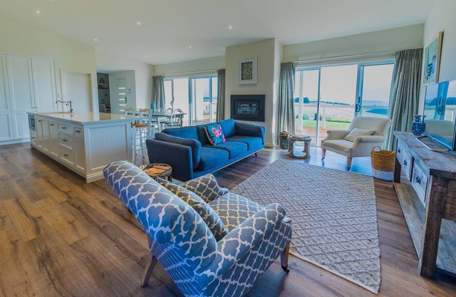 Luxury coastal guesthouse
