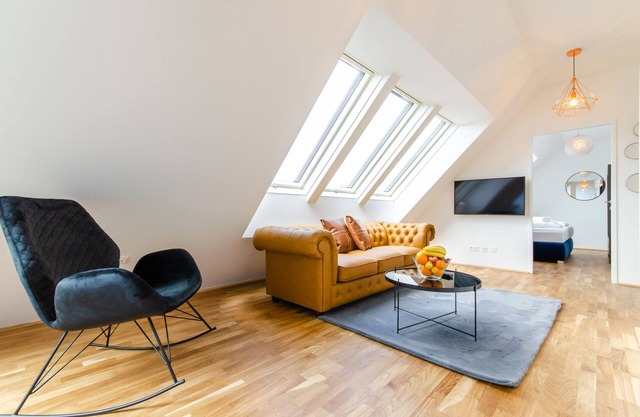 Luxury & Comfort at a Central Location | ♛King Bed