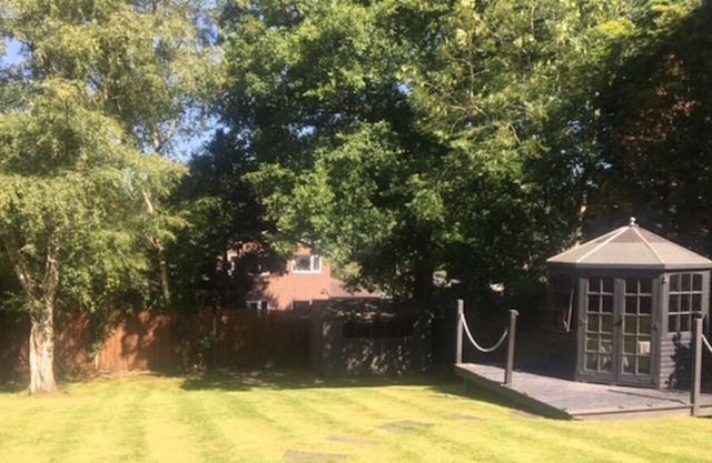 Luxury & comfort. Like a boutique hotel. Gated, gardens, sauna, jacuzzi.