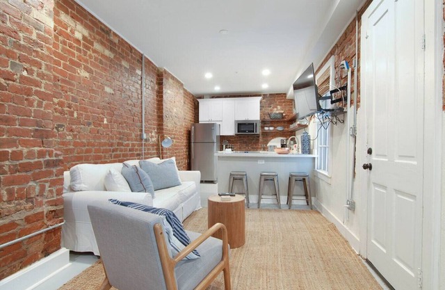 Luxury Condo 1 Bed 1.5 Bath Block off Magazine