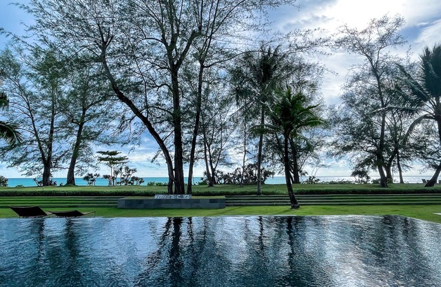 Luxury Condo - 2 Bedroom - Pool & Beach Access Direct