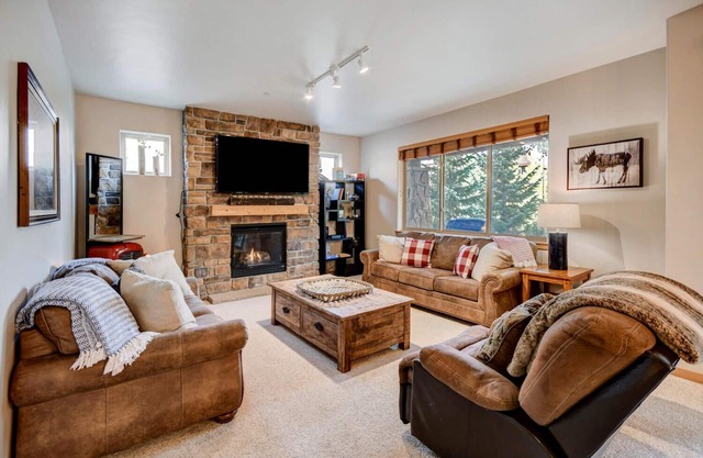 Luxury Condo 613 I Pool I Club House I Hot Tub I Views I Best Price I Discounted Attractions