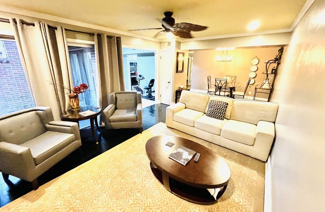 LUXURY CONDO - ALLMAN BROTHERS BAND MUSEUM, MERCER UNIVERSITY, AMPHITHEATER