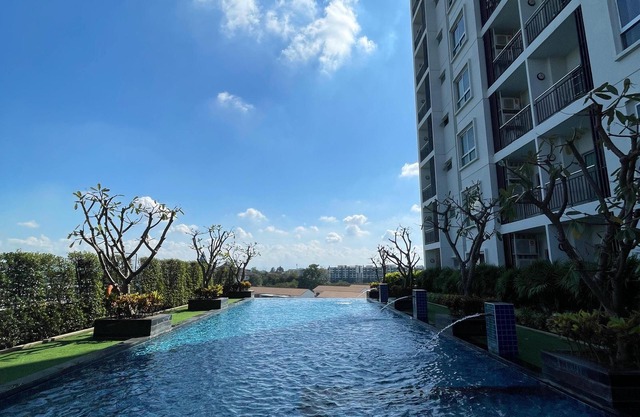 Luxury Condo in the Center With Motorbike Included