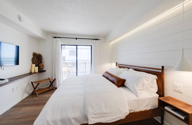 Luxury Condo "The Beach Is Your Backyard"