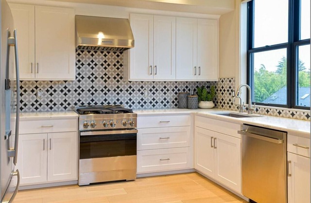 Luxury condo with 2 bedrooms/2 bathrooms, sleeper sofa, full kitchen.