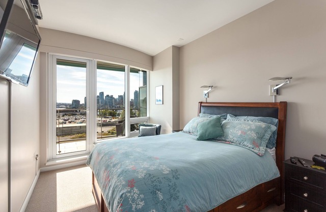 Luxury Condo With Wrap Around Balcony And Panoramic Views Of City And False Creek