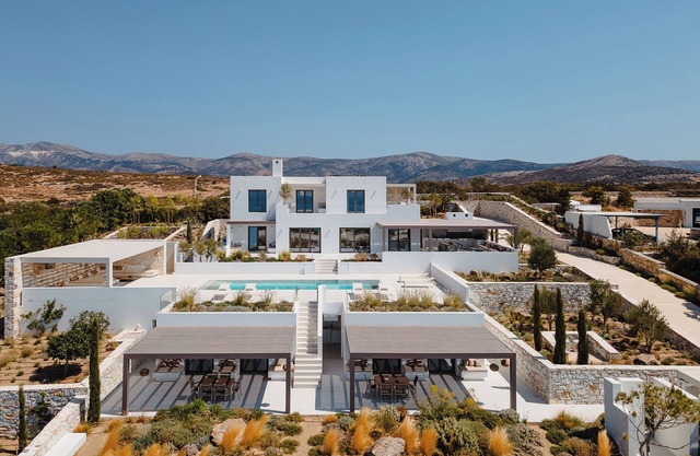 Luxury contemporary property in Naxos, up to 16 guests.