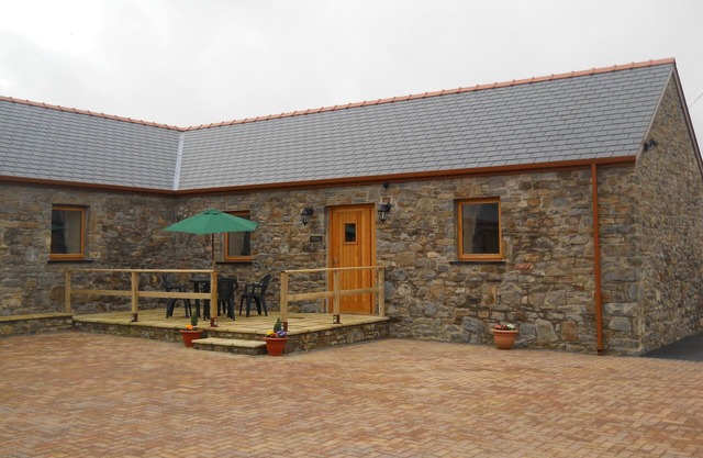Luxury Converted Barn near Carmarthen, Pets welcome - sleeps 4