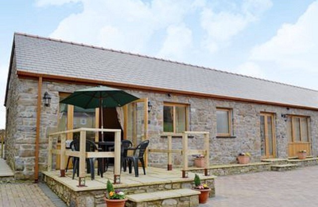 Luxury Converted Barn near Carmarthen - sleeps 4