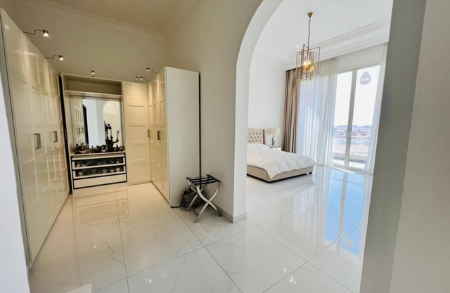 LUXURY CORNER VILLA