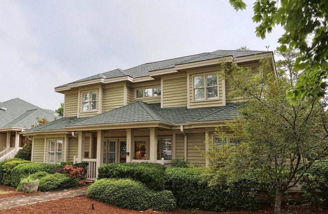 Luxury cottage in a gated community overlooking a golf course, #3 of 4