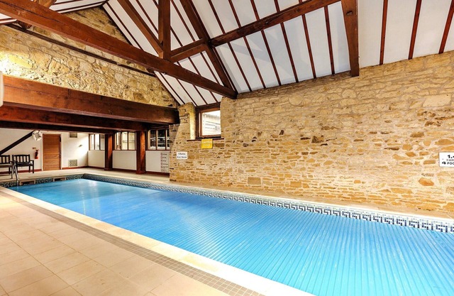 Luxury cottage with pool & Tennis, No Deposit