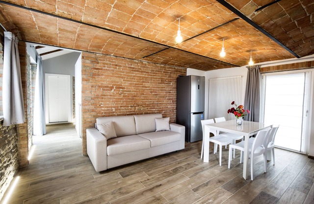 LUXURY COUNTRY HOUSE VILLA BARBERO ALBA MANGO LANGHE UNESCO HOLIDAY HOME