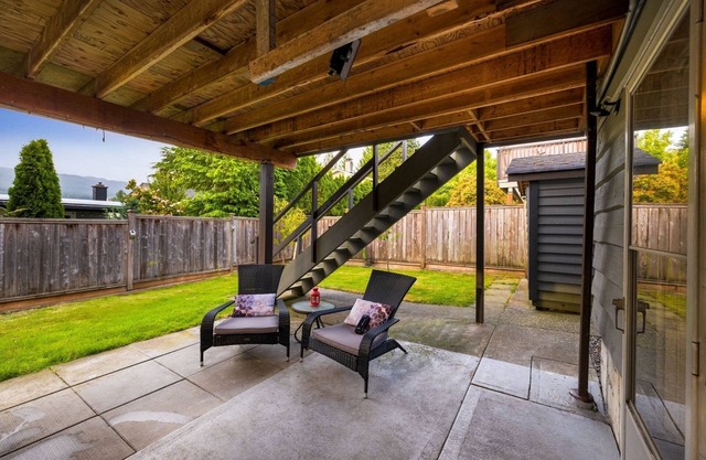 Luxury Country Style Home - S -. +Hottub And Gym+ . Pet Friendly !
