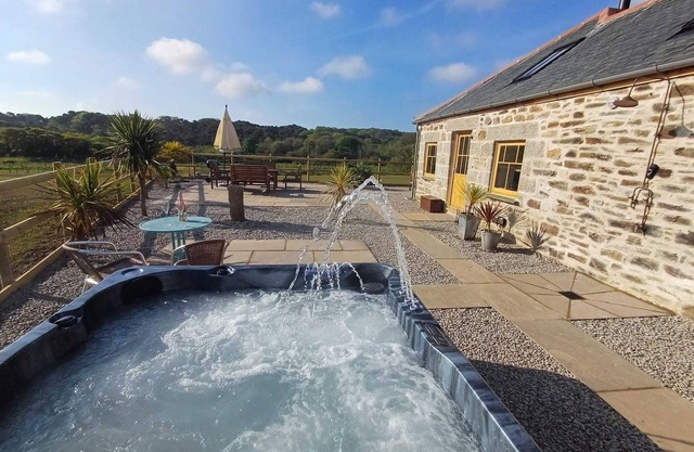 Luxury countryside retreat with hot tub