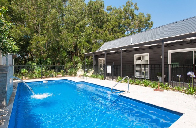 Luxury Couples Retreat with Heated Private Pool in Salamander Bay