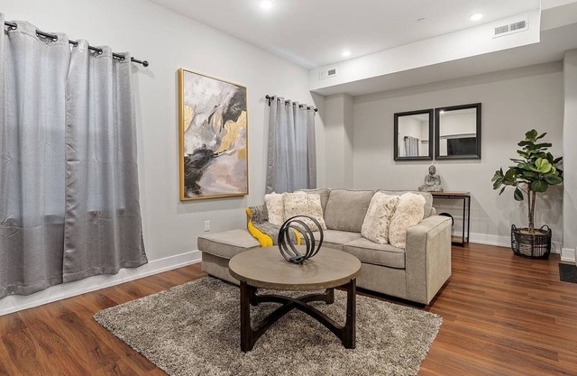 Luxury & Cozy 1 BR
