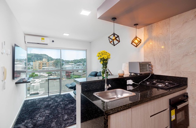 Luxury CTG Condo Near Beach Cold Air Conditioning & Hot Water! Fast WiFi