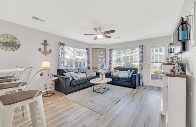 Luxury Decor Beach House Condo, 2 bd2 bth, Family Friendly and 7 night Discount