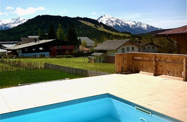 Luxury detached house with swimming pool, show fireplace, bathtub and sauna