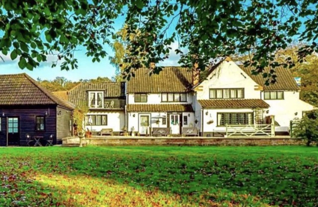Luxury double room by the river bure in Coltishall