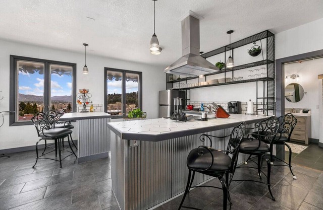 Luxury Downtown Estes Park 2 Bedroom Lic. #6075