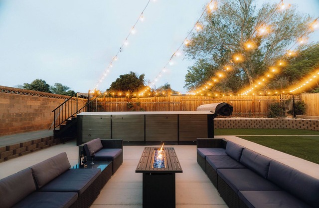 Luxury Downtown Getaway - Private 20ft Swim Spa