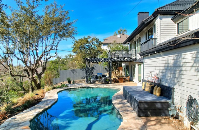 Luxury Dream Home: 10min DT, Pets Ok, BBQ, Pool