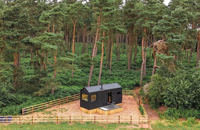 Luxury Eco-Friendly Off-Grid Forest Cabin With Outdoor Bath