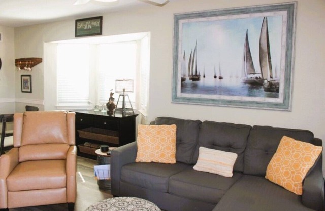 Luxury End Condo. Boat slip at your back patio.