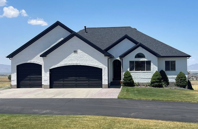 Luxury Erda Home w/Private Pool, Hot Tub, Beautiful Lake & Mountain Views