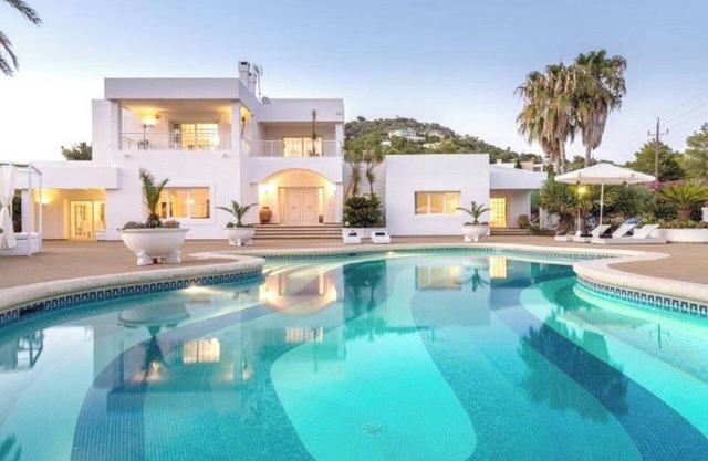 Luxury Villa "Oasis" with Pool, Panoramic Views, Wi-Fi & Large Garden