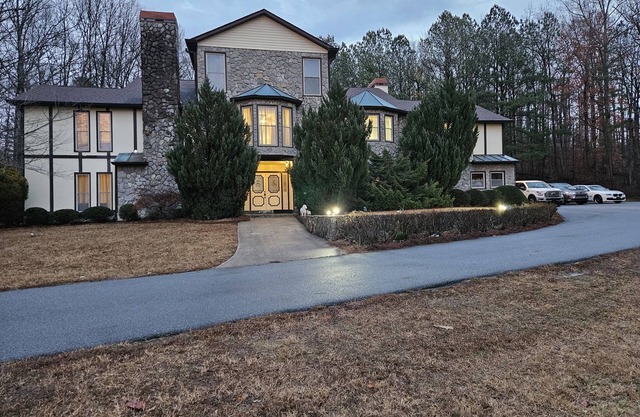 Luxury Estate Accommodations, with a Serene Pool, and Elegant Event Spaces
