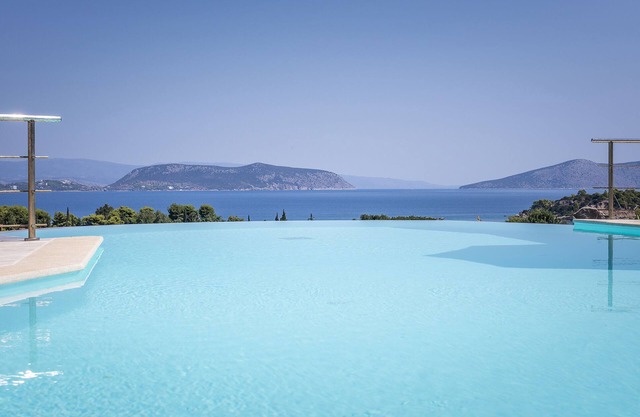 Luxury Estate Villa + 2 Flats + tennis court + pool/sauna/superb beaches