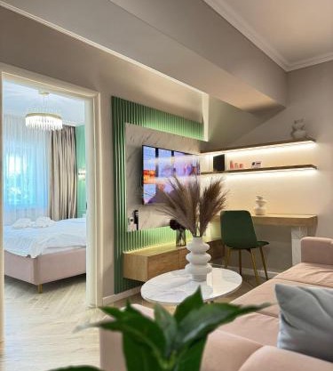 Luxury Evergreen Towers by Glam Apartments