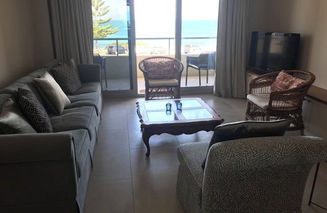 Luxury executive apartment 50 metres from Cottesoe beach with spectacular views