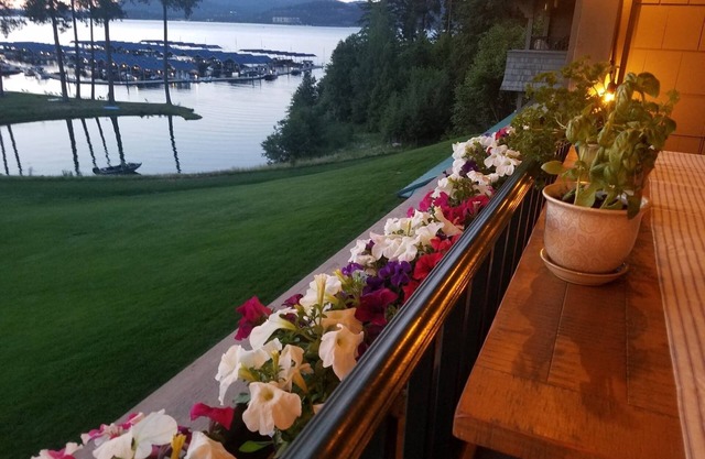 Luxury Executive Condo with Lake View