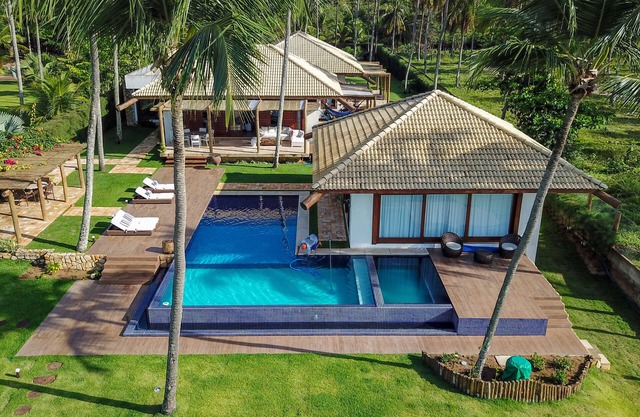 LUXURY FACING THE SEA