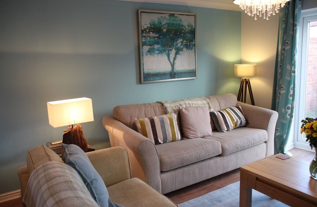 Luxury family beach retreat with Hot Tub 150 m to beach.