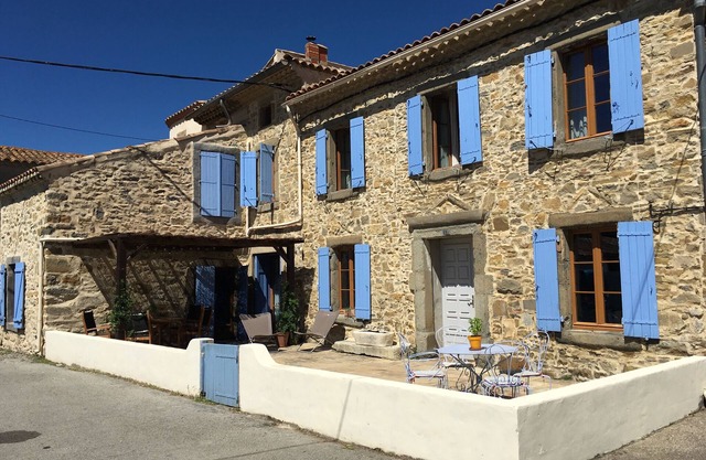 Luxury family friendly accommodation with swimming pool set in idyllic location
