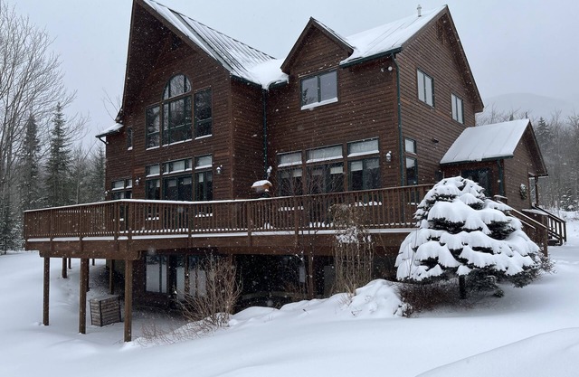 Luxury Family Chalet with views of Jay Peak, 3 miles from Jay Peak Resort